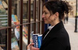 Сколько российских выпускников британских вузов остается в Британии для работы в 2022-2023?