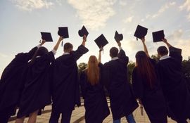 Вузы США, Британии и др. стран, в которых можно начать учебу на БАКАЛАВРИАТЕ в начале 2023 года, отправив документы за 1-2 месяца до начала учебы